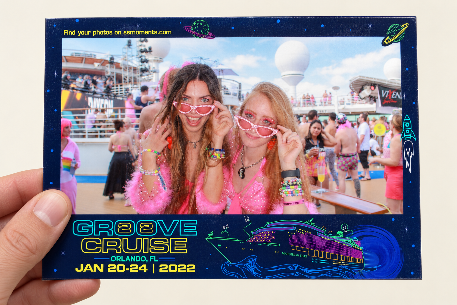 First photo view of the Groove Cruise lenticular print